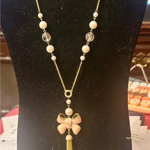 MY FLAT IN LONDON NECKLACE with Bow Tassel Pearls - Picture 12 of 12